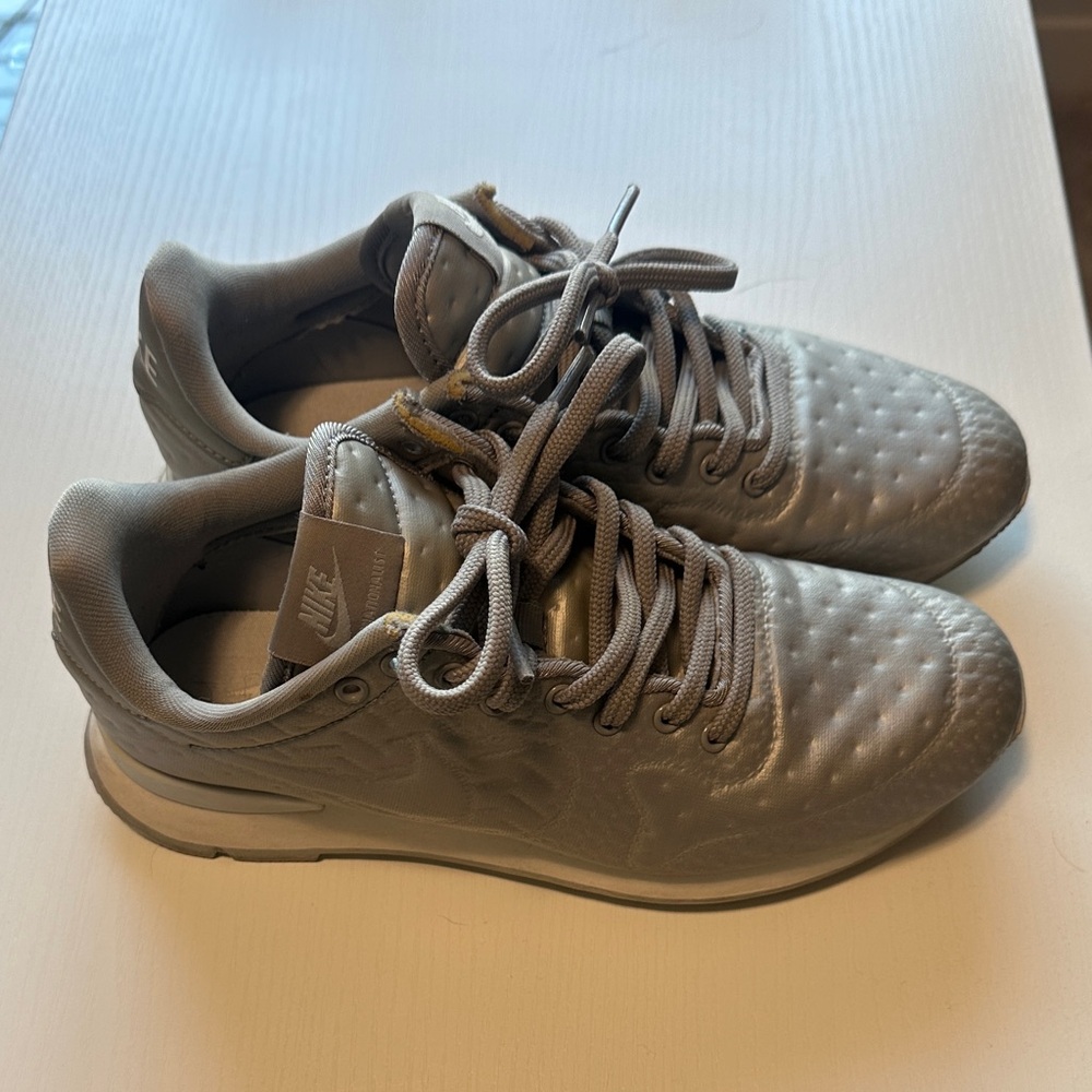 Nike silver embossed internationalist Sneakers